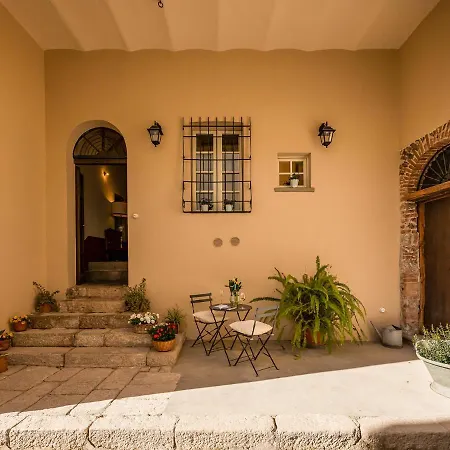 Bed & Breakfast Palazzo Cherchi 4*