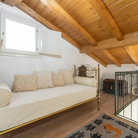 Bed & Breakfast Palazzo Cherchi 4*