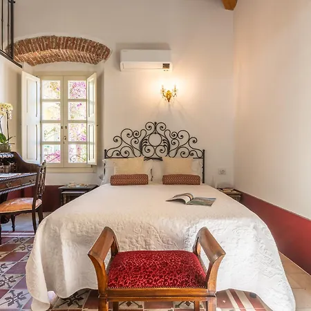 Bed & Breakfast Palazzo Cherchi 4*