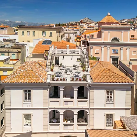 Palazzo Cherchi לינה וארוחת בוקר 3*