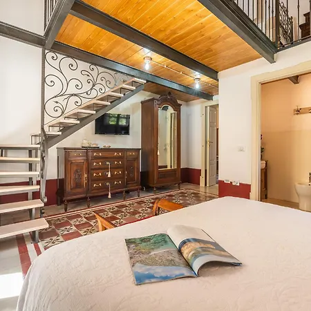 Palazzo Cherchi לינה וארוחת בוקר 3*