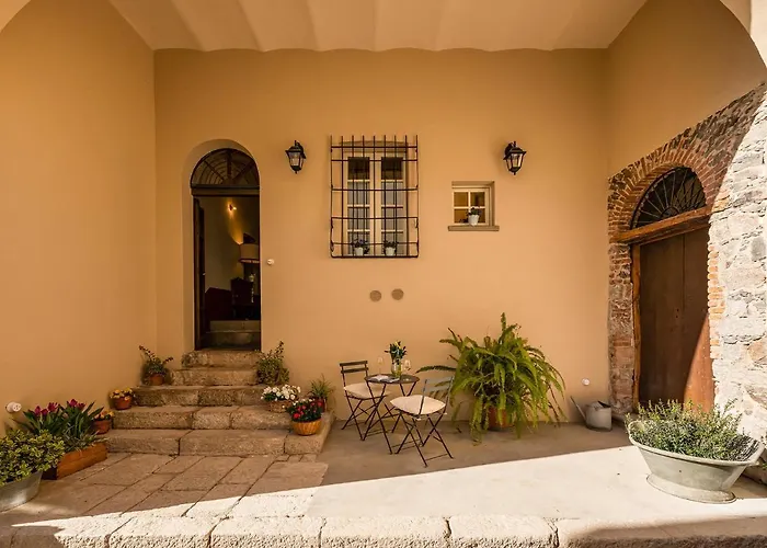 Oda ve Kahvaltı Palazzo Cherchi 3*